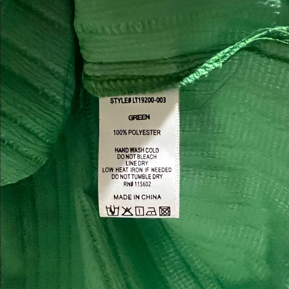 Lush Emerald Ruffled Blouse - Picture 3 of 7
